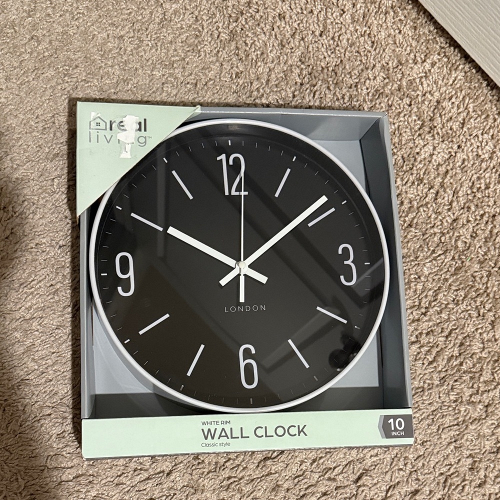 Great Living Black and White Wall Clock 10 inch